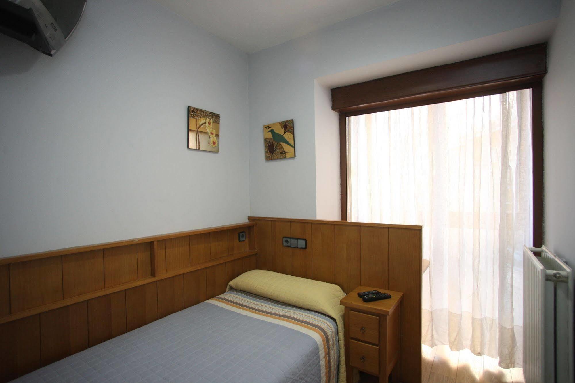 Hostal Caballeros Soria Exterior photo