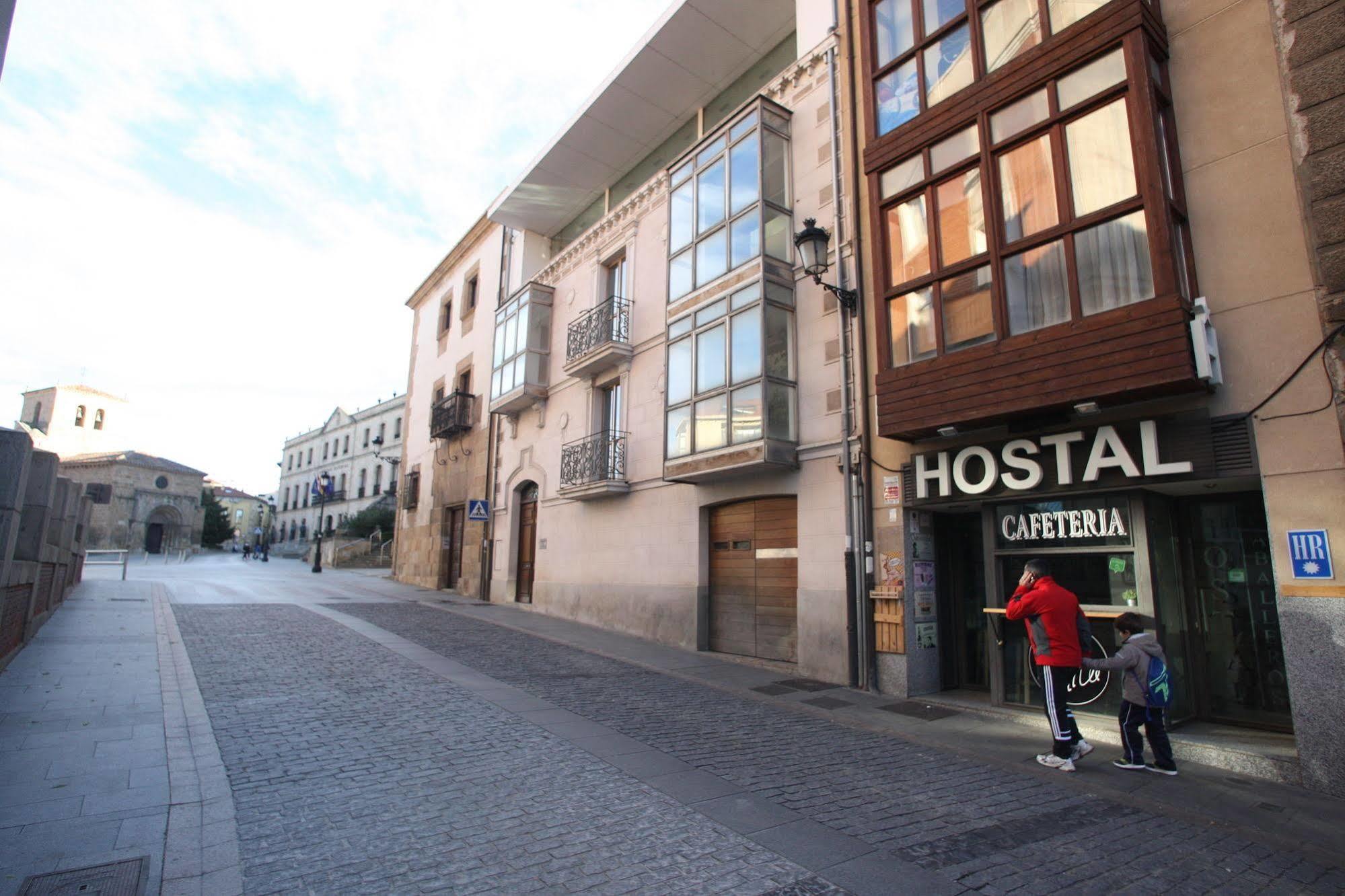 Hostal Caballeros Soria Exterior photo